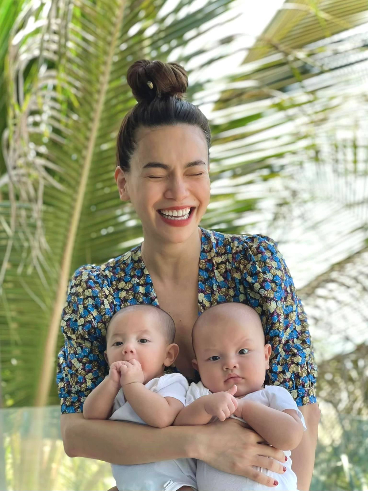 Hà Hồ ngày càng hạnh phúc viên mãn bên Kim Lý. Được gia đình và "ông xã" hỗ trợ hết mức trong việc chăm con nên mỹ nhân 8X có nhiều thời gian hơn cho công việc lẫn chăm sóc bản thân.