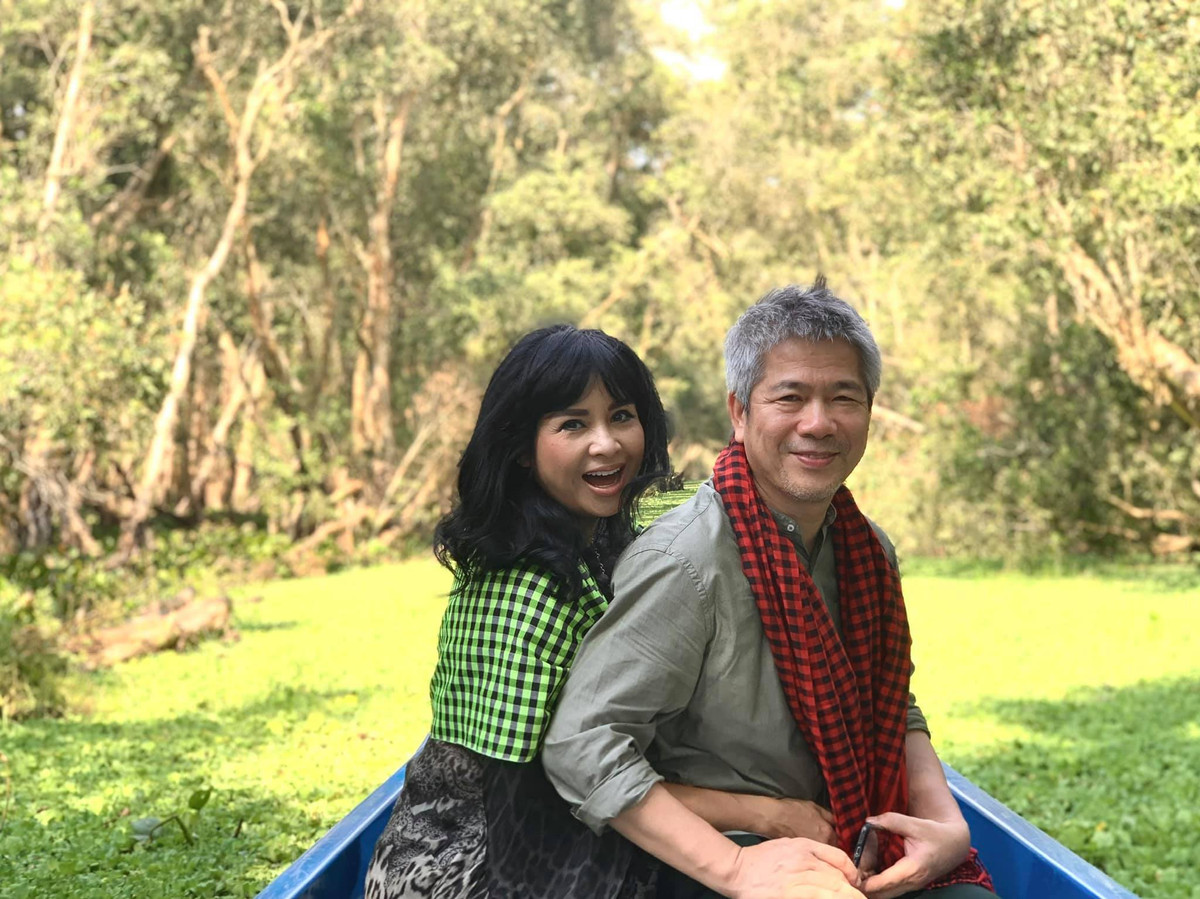 Chị không đặt nặng chuyện kết hôn, với chị, hãy cứ yêu nhau, bên nhau và truyền cho nhau những năng lượng tích cực!