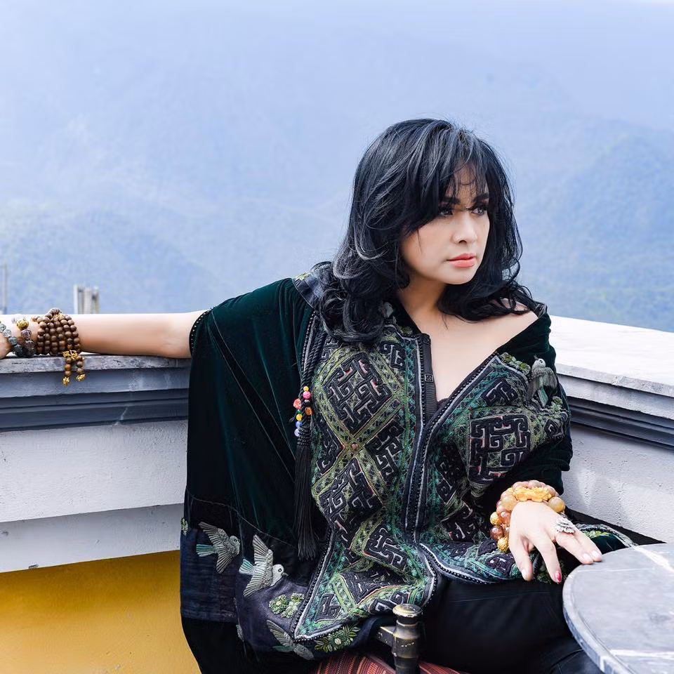 Sau ly hôn lần 2, nữ diva cũng có những mối tình bởi chị luôn quan niệm "phụ nữ nào cũng cần đàn ông".