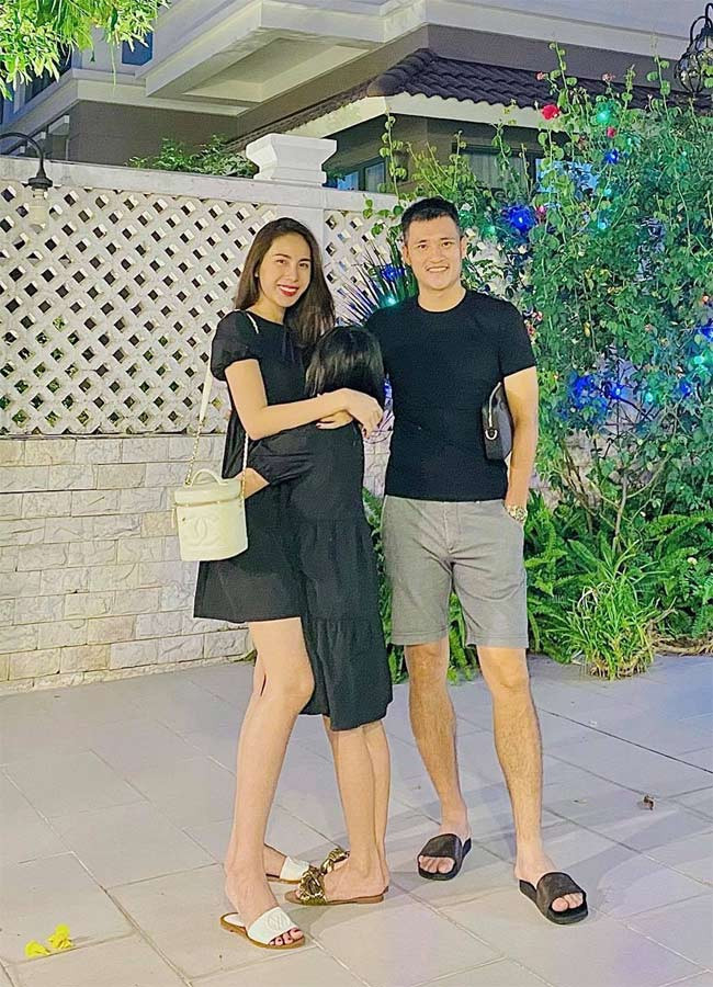 Sau 7 năm bên nhau, cả hai có một cô con gái chung, bé Bánh Gạo. Gia đình Thủy Tiên luôn là hình mẫu hạnh phúc khiến nhiều người ngưỡng mộ.