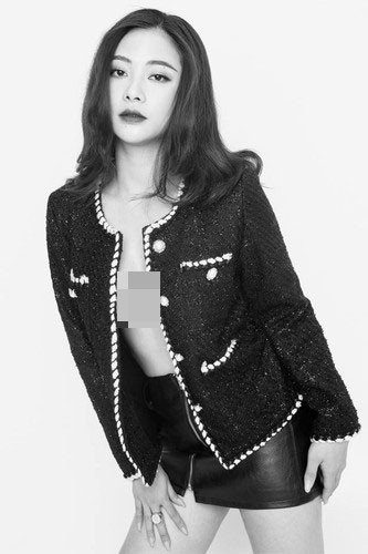 Ngoài đời, Huyền Thạch sở hữu vẻ ngoài xinh xắn, gợi cảm như hot girl. Trên trang cá nhân cô hay khoe ảnh ăn mặc gợi cảm, khoe vòng 1.