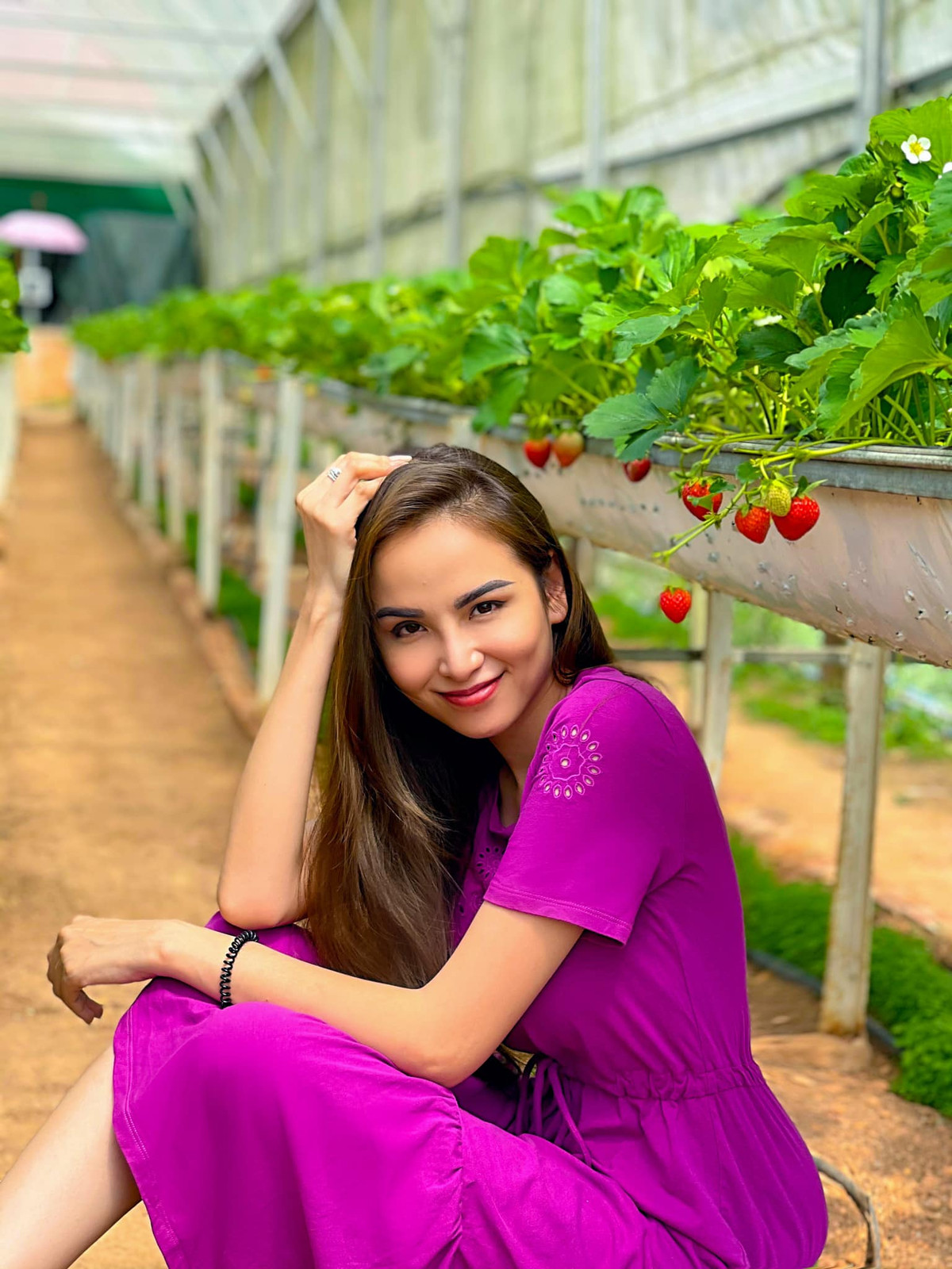 Sự thay đổi nhan sắc khiên mỹ nhân 9X từng vướng nghi vấn phẫu thuật thẩm mỹ. Tuy vậy, cô đã nhiều lần lên tiếng phủ nhận.