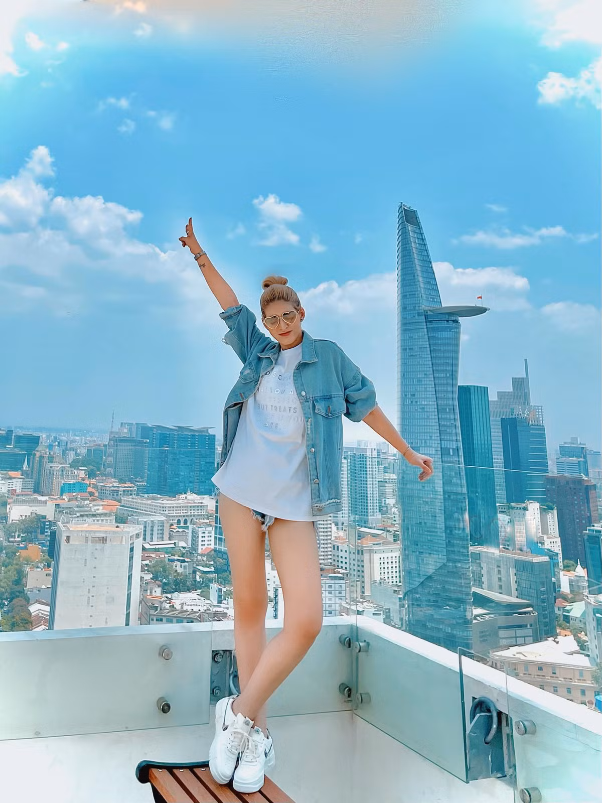 Một thời gian, Andrea Aybar gần như "mất tích" khỏi showbiz Việt vì scandal tình ái.