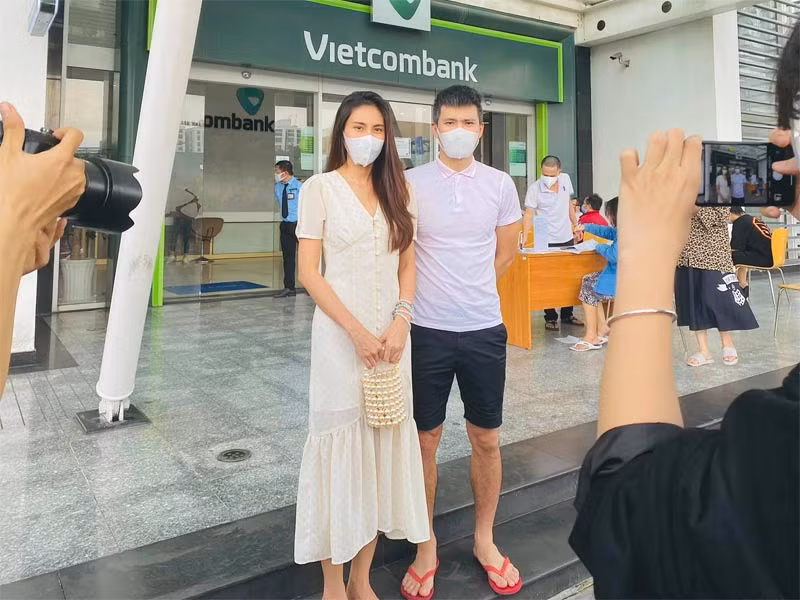 Trước đó, ngày 17/9 Công Vinh - Thuỷ Tiên đã ra ngân hàng sao kê thu hút sự quan tâm của rất nhiều người giữa lùm xùm từ thiện của các nghệ sĩ.