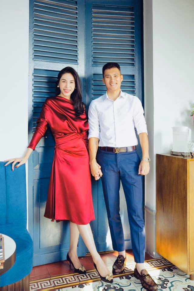 Hiện lùm xùm chuyện từ thiện của Thủy Tiên vẫn chưa ngã ngũ. Gần đây nhất, Phòng Cảnh sát hình sự (PC02) Công an TPHCM xác nhận đã có thông báo chuyển đơn tố cáo ca sĩ Thủy Tiên liên quan đến vấn đề từ thiện đến Văn phòng cơ quan Cảnh sát điều tra (PC01) xem xét và xử lý theo quy định pháp luật.