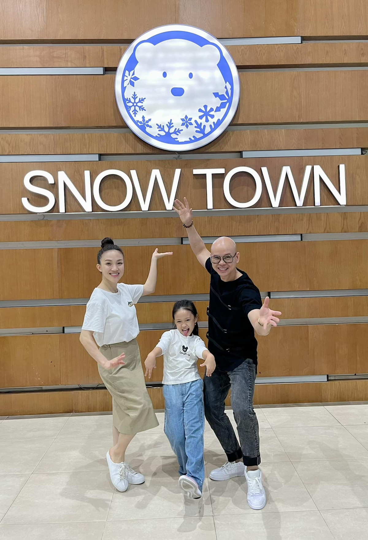 Noel ra dáng chị cả khi biết dành tình cảm cho em và phụ bố mẹ trông em.