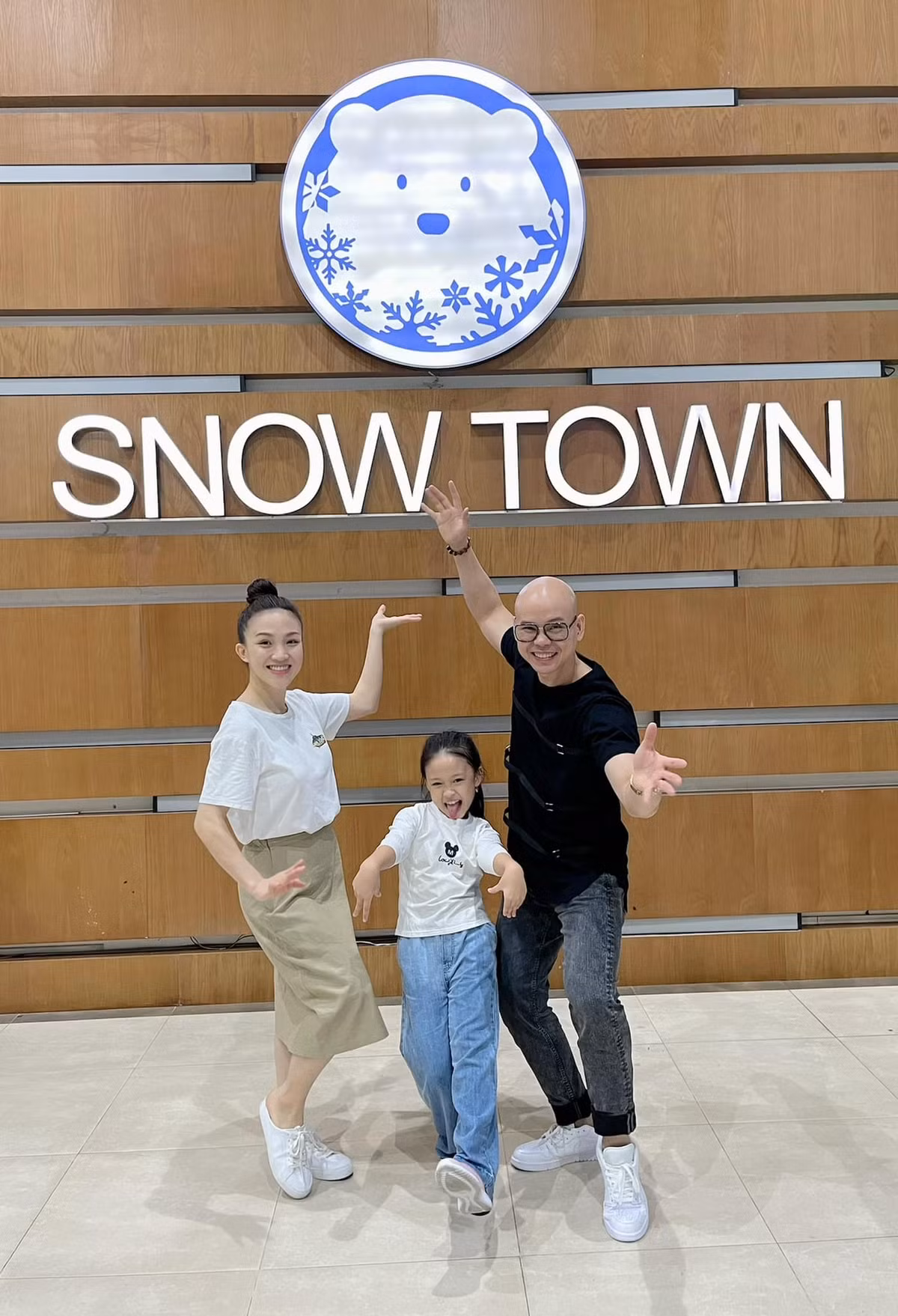 Noel ra dáng chị cả khi biết dành tình cảm cho em và phụ bố mẹ trông em.