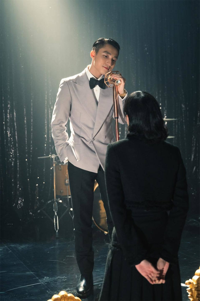 Sơn Tùng M-TP dành cho Hải Tú ánh mắt thiết tha khi quay chung MV "Chúng ta của hiện tại".