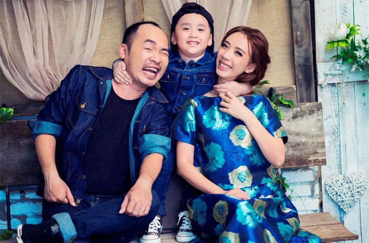 Cuộc sống hiện tại đã khá giả nhưng Thu Trang vẫn thích sống chung với bố mẹ chồng bởi họ hỗ trợ cô rất nhiều trong cuộc sống như chăm sóc con trai, chăm lo việc nhà.