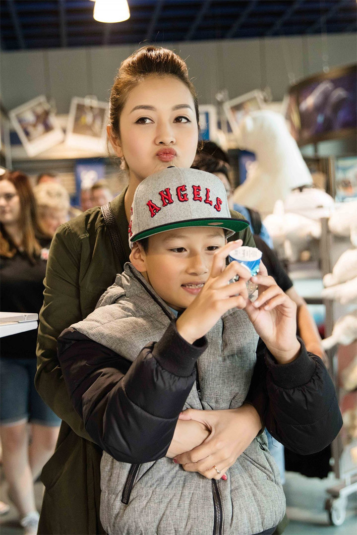 Thỉnh thoảng Bảo Nam vẫn về Việt Nam thăm bố và mẹ. Mẹ Jennifer cũng vẫn thường xuyên sang thăm con ở Mỹ.