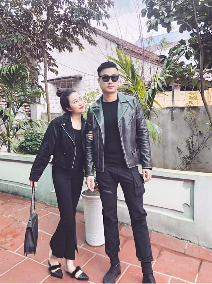 Duy Hưng sinh năm 1989, là diễn viên nhà hát kịch Hà Nội. Nam diễn viên ngoài đời là người dễ tính, hòa đồng và hiền lành khác hẳn với những nhân vật dữ dằn mà anh thường thể hiện trên phim.