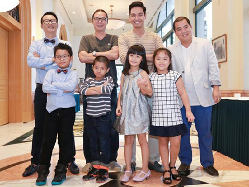 Chương trình “ Bố ơi! Mình đi đâu thế” mùa đầu năm 2014 rất thành công nhờ có sự tham gia của 4 cặp bố con: Phan Anh – con gái Bảo Anh, đạo diễn Trần Lực – con trai Trần Tú, ca sĩ Hoàng Bách – con trai Hoàng Minh và nhạc sĩ Minh Khang – con gái Gia An. (Ảnh: An ninh thủ đô)