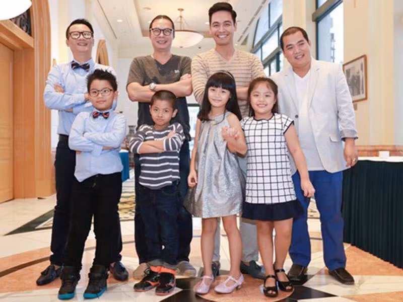 Chương trình “ Bố ơi! Mình đi đâu thế” mùa đầu năm 2014 rất thành công nhờ có sự tham gia của 4 cặp bố con: Phan Anh – con gái Bảo Anh, đạo diễn Trần Lực – con trai Trần Tú, ca sĩ Hoàng Bách – con trai Hoàng Minh và nhạc sĩ Minh Khang – con gái Gia An. (Ảnh: An ninh thủ đô)