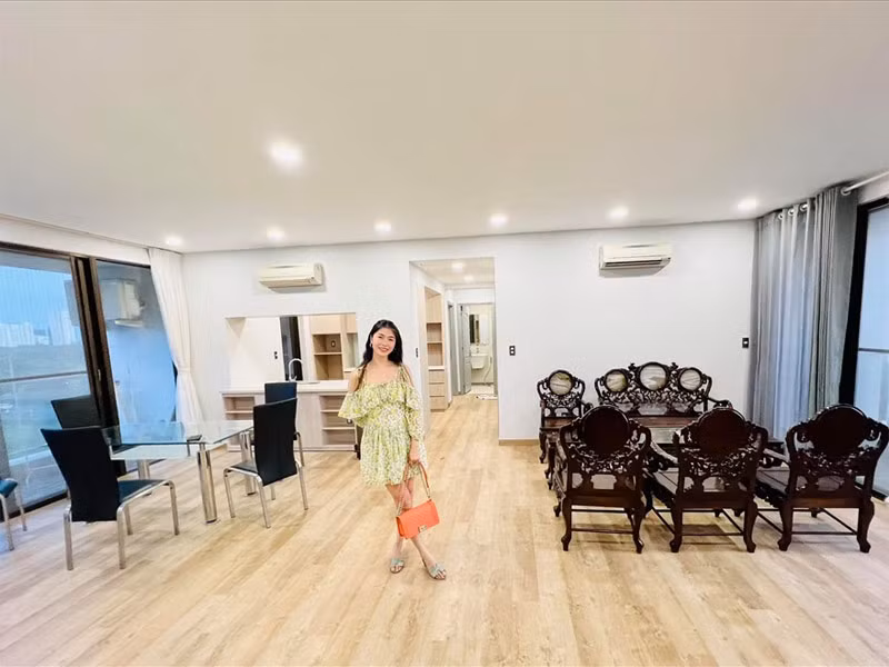 Mới đây, nam ca sĩ 38 tuổi còn bỏ ra 10 tỷ mua một căn nhà mới rộng 160m2 tặng vợ nhân kỷ niệm 8 năm ngày cưới.