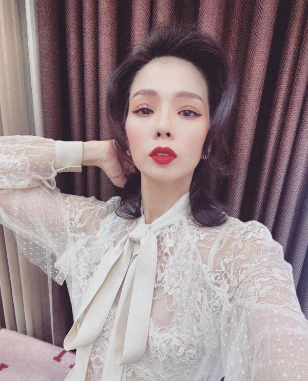 Giọng ca bolero từng "không phục" khi bị chê già. Cô cho biết: "Chị biết chị đã 40 nhưng già với chị thì chưa có khung tuổi nào quy định".