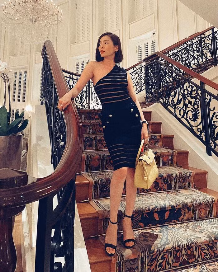 Từ ngày yêu trai trẻ Lâm Bảo Châu, Lệ Quyên chăm diện đồ ôm sát, xuyên thấu khoe da thịt.