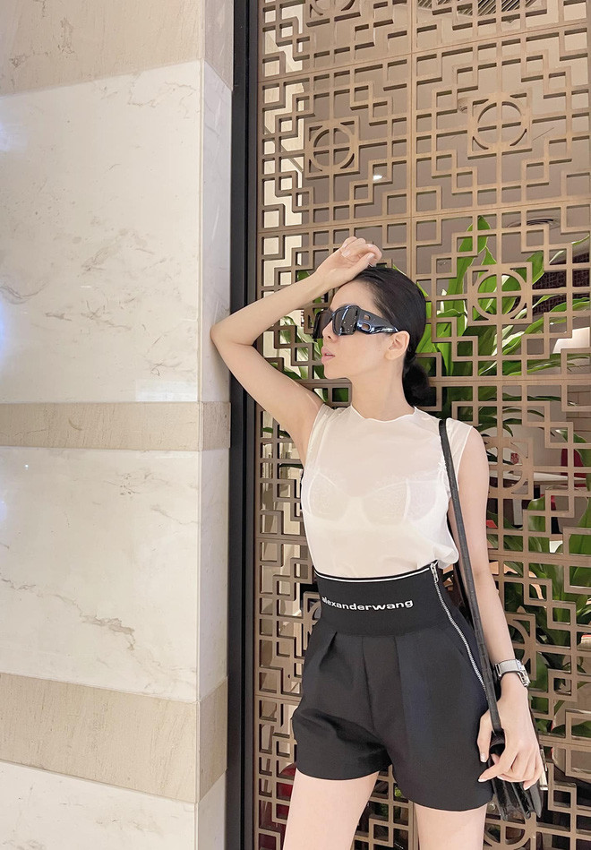 Đối mặt với những lời chê bai, thay vì ngó lơ như trước kia, "nữ hoàng phòng trà" gần đây đã có thái độ đáp trả rõ ràng và quyết liệt hơn.