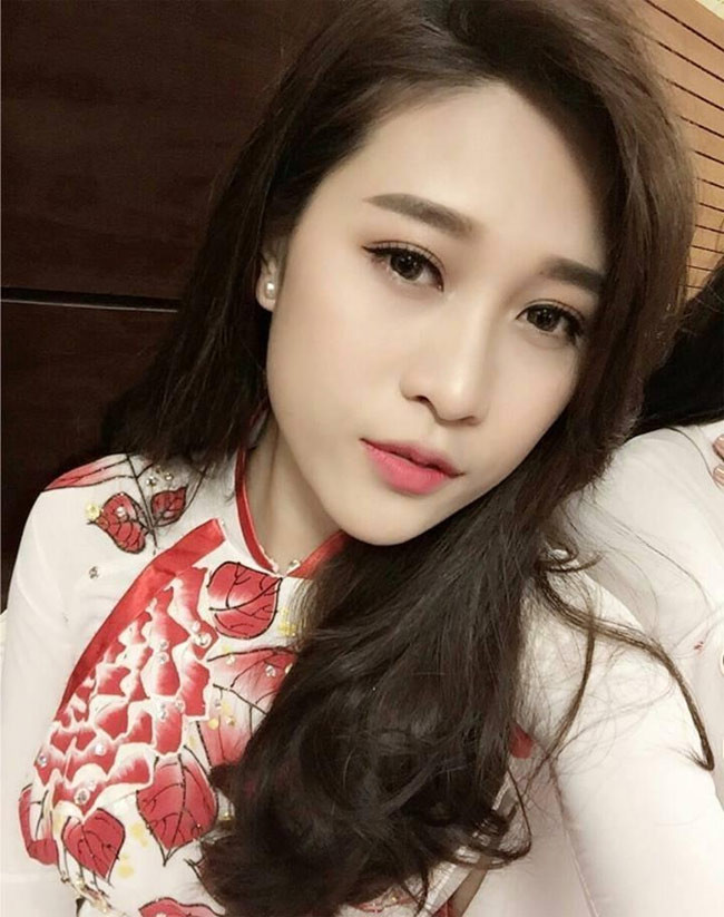 Ngoài đóng phim và người mẫu, Cẩm Nhung còn kinh doanh online.