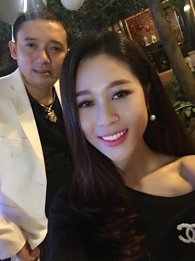 Ngoài đời cô và nam diễn viên Chiến Thắng khá thân thiết.