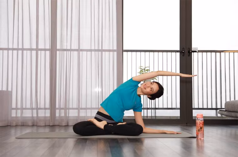 Đam mê lớn nhất của người đẹp sinh năm 1976 là yoga. Cô thực hành được rất nhiều tư thế khó và chăm chỉ tập luyện hàng ngày.
