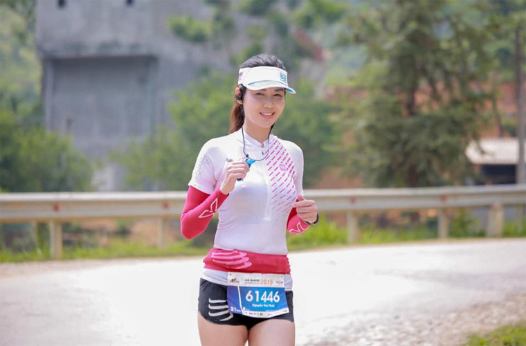 "Càng lớn tuổi tôi càng nhận ra, tôi không muốn loanh quanh với mâu thuẫn, bi kịch hay stress nữa. Tôi thích chạy dài, thức ăn lành mạnh và xung quanh tôi là những con người hạnh phúc", Hoa hậu Thu Thuỷ từng chia sẻ về niềm đam mê với chạy bộ.