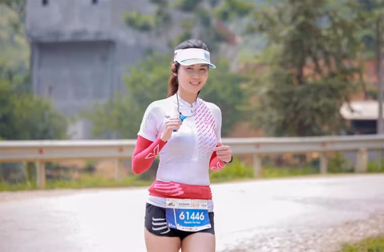 "Càng lớn tuổi tôi càng nhận ra, tôi không muốn loanh quanh với mâu thuẫn, bi kịch hay stress nữa. Tôi thích chạy dài, thức ăn lành mạnh và xung quanh tôi là những con người hạnh phúc", Hoa hậu Thu Thuỷ từng chia sẻ về niềm đam mê với chạy bộ.