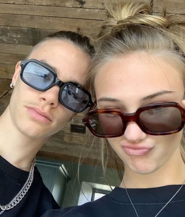 Bản thân Romeo cũng vừa trở thành gương mặt đại diện mới của thương hiệu Saint Laurent. Ngay từ nhỏ, Romeo đã được khen ngợi về gu ăn mặc và cách phối đồ. Cậu hai nhà Beck-Vic được cho là giống mẹ nhất cả về ngoại hình lẫn sở thích thời trang.