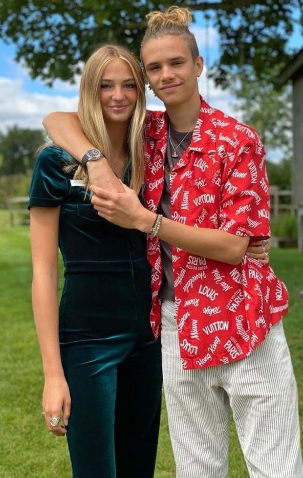 Mia Moocher (tên thật Mia Regan, sinh năm 2002) là người mẫu thuộc công ty Storm Model. Bạn gái Romeo được đánh giá là gương mặt triển vọng của làng mốt Anh.