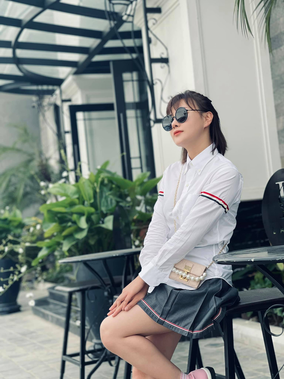 Tuy nhiên, sau một thời gian nghỉ ngơi, Phương Oanh quyết định quay lại với phim ảnh vì niềm đam mê khó bỏ. Cô sẽ tái ngộ khán giả truyền hình với vai cô nàng tóc ngắn cực cá tính trong phim mới.