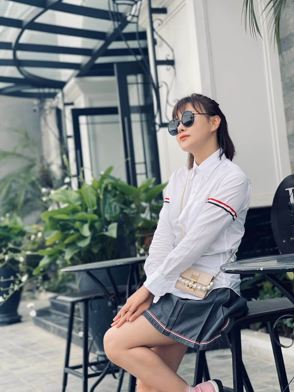 Tuy nhiên, sau một thời gian nghỉ ngơi, Phương Oanh quyết định quay lại với phim ảnh vì niềm đam mê khó bỏ. Cô sẽ tái ngộ khán giả truyền hình với vai cô nàng tóc ngắn cực cá tính trong phim mới.