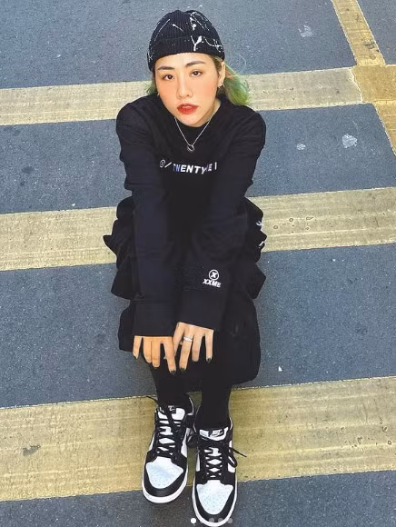 Để chứng minh cho lời mình nói, Du Uyên tung thêm bằng chứng cho biết kênh Youtube chung của mình và Đạt G đang nợ hơn 18.000 USD.