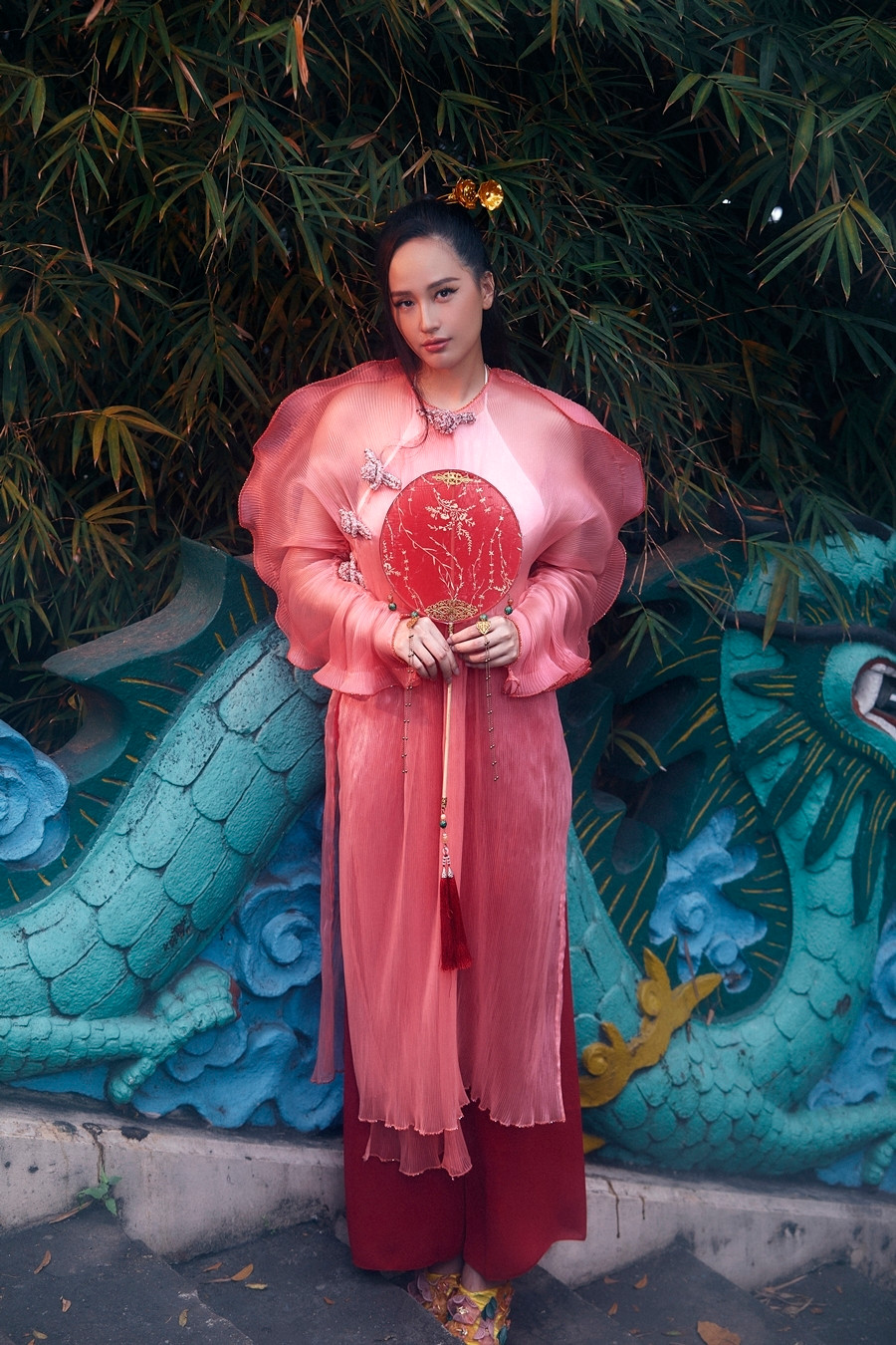 Mai Phương Thúy hóa mỹ nữ cổ trang trong thiết kế độc lạ. Ảnh: Hoàng Phúc.