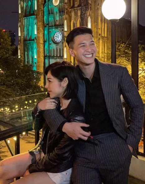 Huỳnh Anh quen mặt với khán giả qua một số bộ phim như: "Bộ tứ 10A8", "Cầu vồng tình yêu", "Cả một đời ân oán", "Tình khúc Bạch Dương", "Chạy trốn thanh xuân", "Mùa xuân ở lại", "Lựa chọn số phận"…