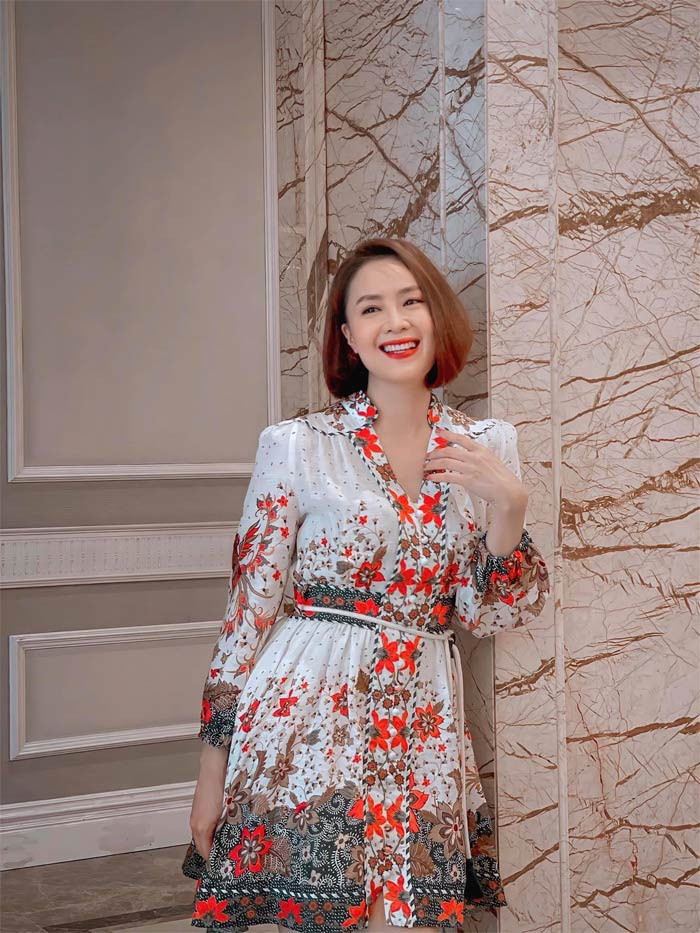 Theo chia sẻ của người đẹp sinh năm 1983, nhờ niềng răng mà hàm răng của Hồng Diễm cũng đều hơn so với lúc cô đóng "Mátxcơva - Mùa thay lá".