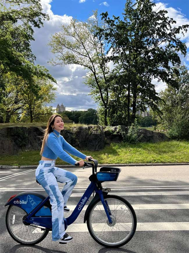 Cuối tháng 9/2021, Chi Pu sang Mỹ du học ngắn hạn và chuyến đi của cô khiến nhiều người quan tâm.