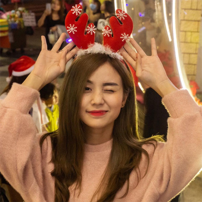 Tuy nhiên, người đẹp 25 tuổi vẫn luôn tỏ ra lạc quan và cố gắng hết sức để hai con có cuộc sống tốt đẹp nhất.