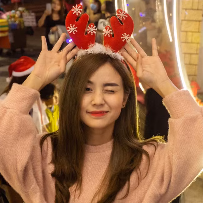 Tuy nhiên, người đẹp 25 tuổi vẫn luôn tỏ ra lạc quan và cố gắng hết sức để hai con có cuộc sống tốt đẹp nhất.