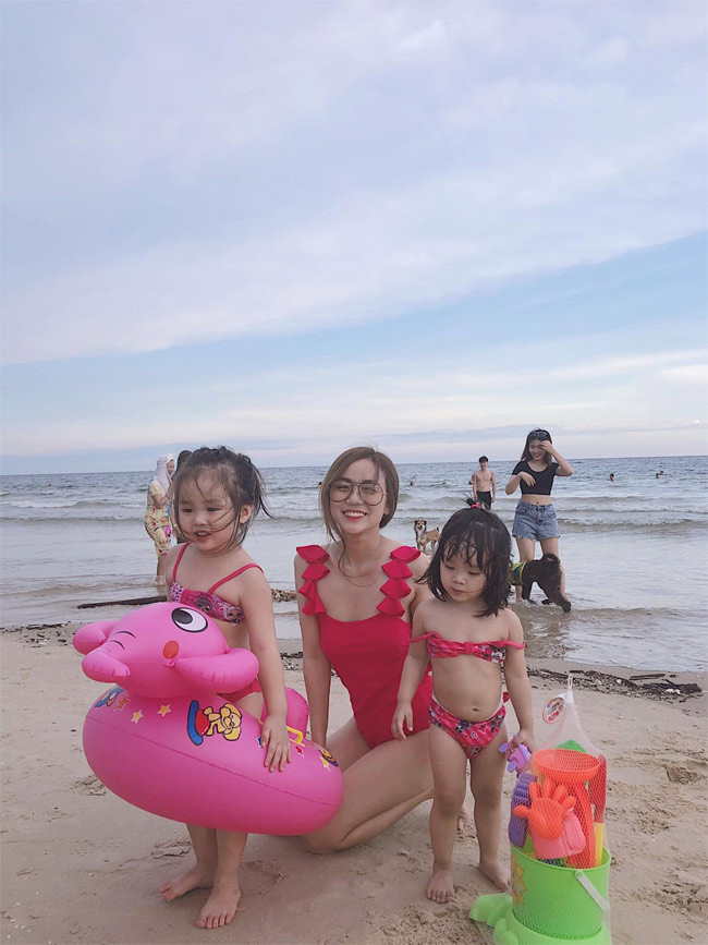 Sau khi hôn nhân tan vỡ, Bảo Ngọc không bận tâm đến những lời xì xào của dư luận mà tập trung vào công việc và chăm sóc, nuôi dạy hai con gái.