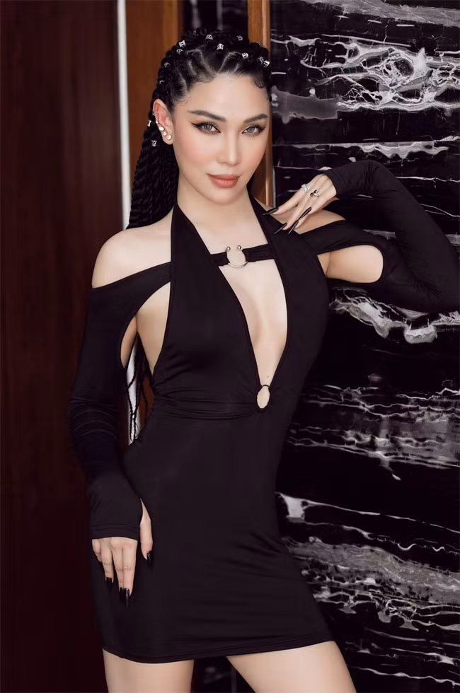 Sau khi ồn ào tạm lắng, sự xuất hiện của Quỳnh Thư lập tức gây chú ý.