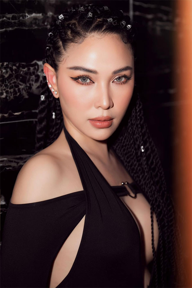 "Với tôi, trên 1 trận đấu tình trường, người nào không được yêu thì là người thứ 3. Quỳnh Thư xin được giữ kín về chuyện có hay không có người yêu ở thời điểm hiện tại vì trước giờ tôi không chia sẻ điều này trước công chúng", Quỳnh Thư chia sẻ.