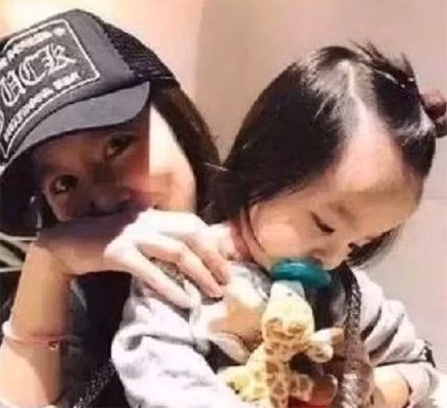 Lâm Tâm Như tuyên bố mỗi sinh nhật, cô sẽ tặng con gái một món đồ trang sức trong số bộ nữ trang trị giá 400 triệu NDT (khoảng 1.400 tỷ đồng) và sẽ tặng con hết bộ sưu tập nữ trang của mình cho tới khi con lớn.