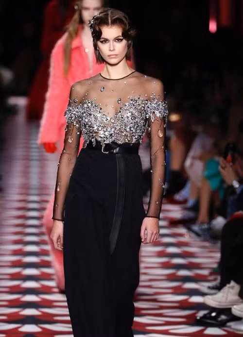 Với chiều cao 1m75 cùng khuôn mặt cá tính, nhiều người dự đoán Kaia sẽ tiếp nối mẹ trở thành một siêu mẫu trong tương lai. (Ảnh: Instagram)