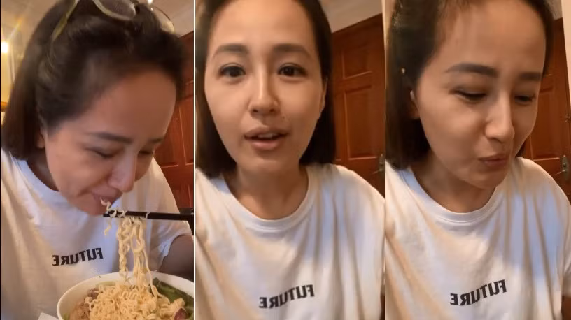 Mới đây nhất, trong livestream của mình, Hoa hậu Mai Phương Thúy còn khiến dân tình giật mình khi để lộ gương mặt mộc kém sắc. Nàng hậu chia sẻ về sự cố trẹo cổ tại nhà và khoe bát mỳ tôm siêu ngon của mình.