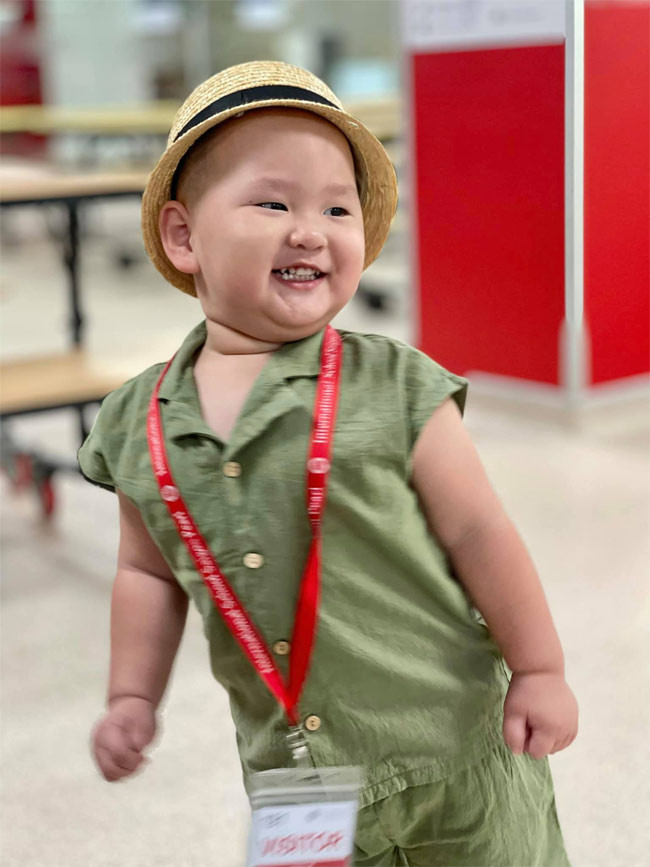 Mỗi bức ảnh của Hayden được mẹ Trà My khoe trên trang cá nhân đều nhận được rất nhiều lượt yêu thích và bình luận.