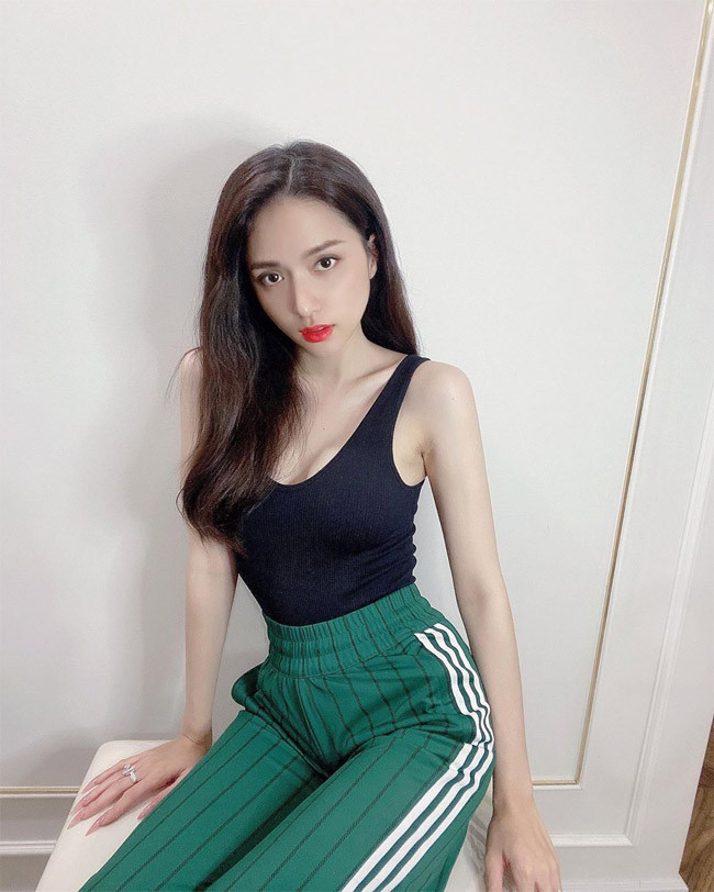 Ngoài nhan sắc, Hoa hậu Hương Giang còn được mọi người yêu quý vì sự thông minh, hoạt ngôn.