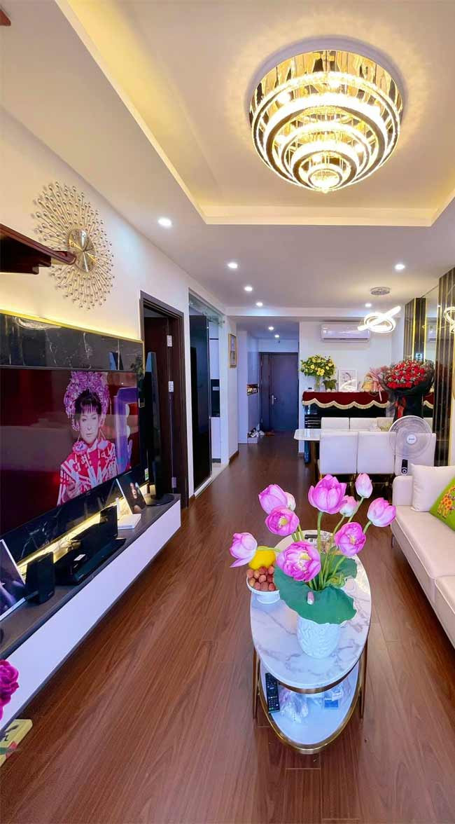 Trên trang cá nhân, nữ MC xinh đẹp thường khoe hình ảnh gia đình hạnh phúc, những bữa ăn ấm cúng được bày biện đẹp mắt.