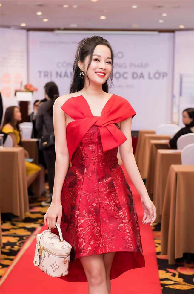 Cuộc sống viên mãn nên diễn viên Minh Hương được khen trẻ hơn so với tuổi 35.