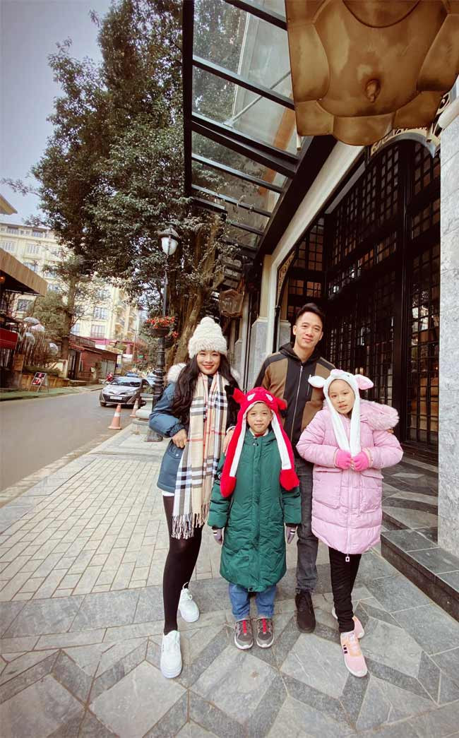 Chồng diễn viên Minh Hương trước kia là kiến trúc sư sau đó chuyển sang kinh doanh nhà hàng. Vợ chồng cô có hai con, một gái, một trai.