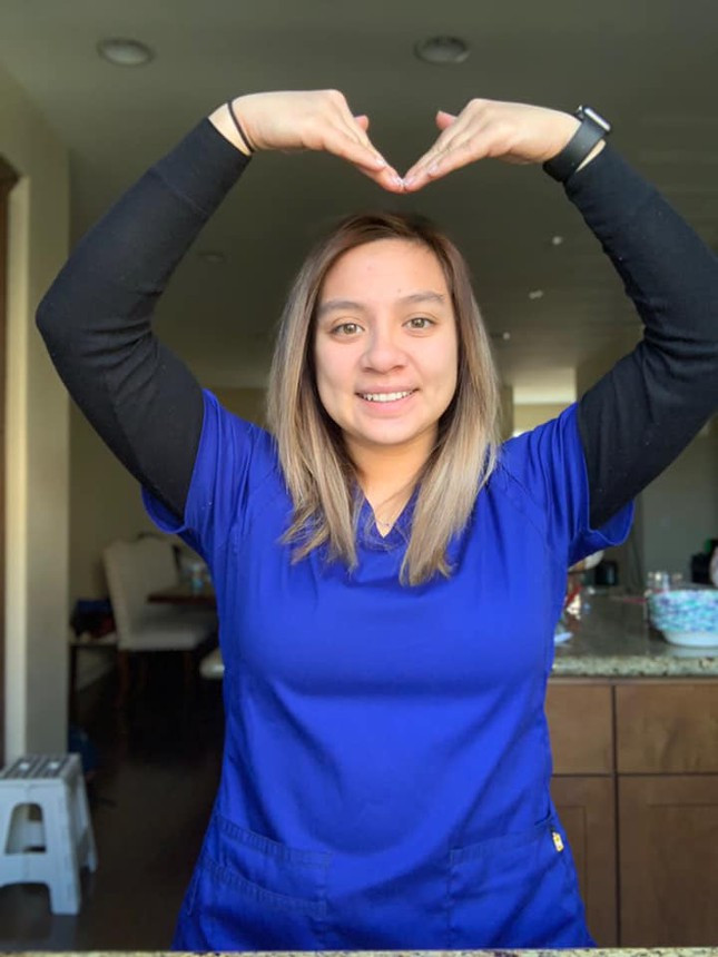 Wendy Phạm từng công khai mua tặng Phi Nhung xe hơi, hàng hiệu... Cô bạn cũng rất biết cách thể hiện sự quan tâm tới mẹ và các em nuôi. Xem video "Chuyện chưa kể về ca sĩ Phi Nhung". Nguồn VTC1: