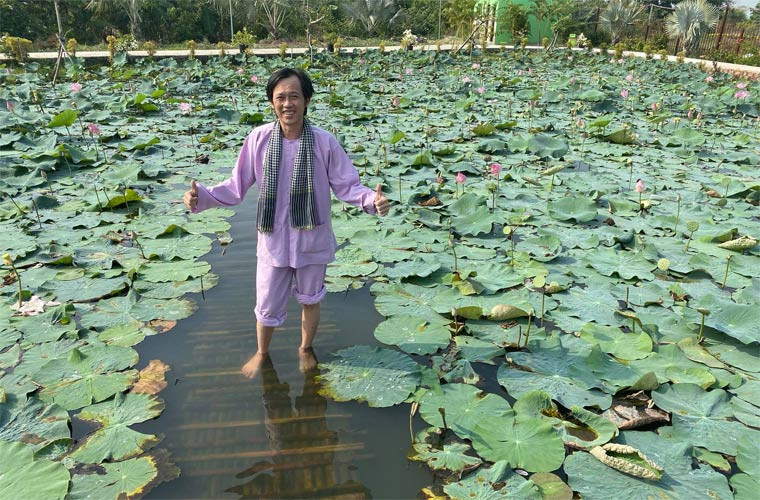 Tài năng cộng với phong cách sống giản dị khiến Hoài Linh có một lượng fan đông đảo. (Ảnh: FBNV)